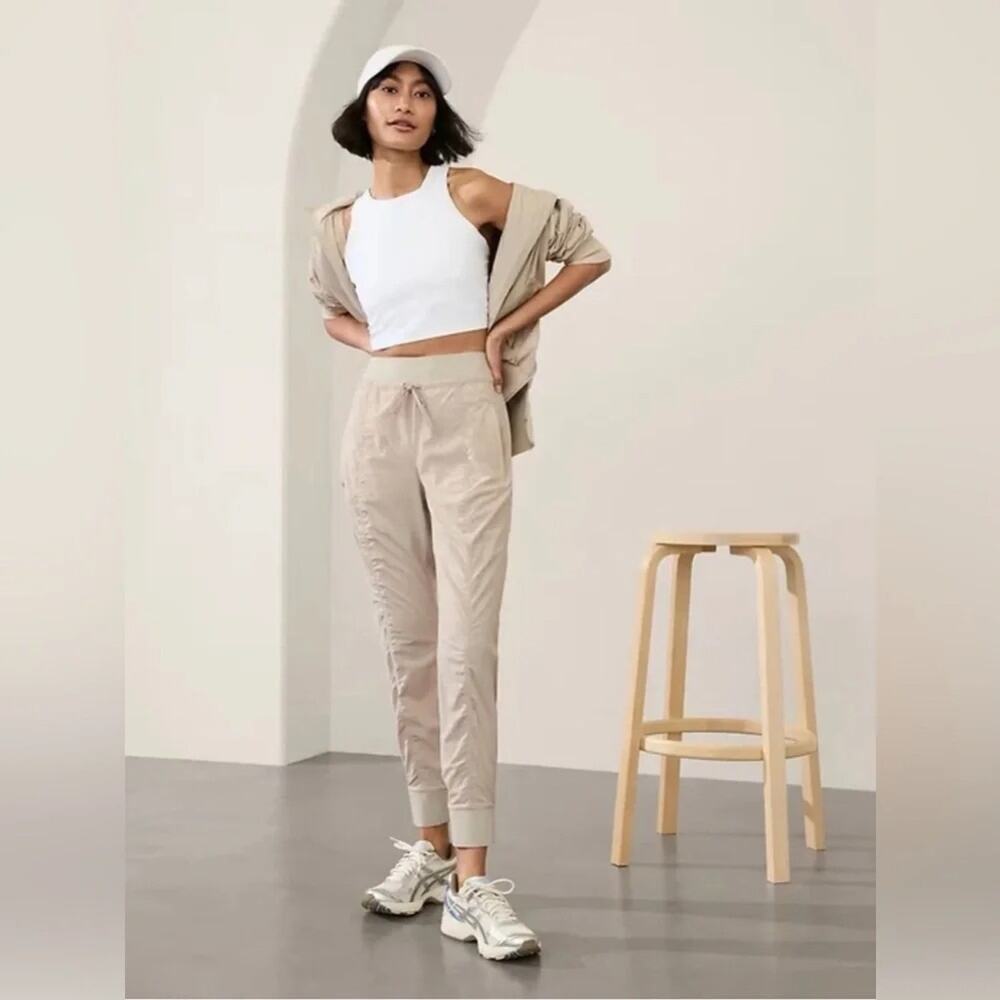 NWT Athleta Attitude Mid Rise Jogger Pant, Abalone Beige SIZE 14 #988416 A0614H